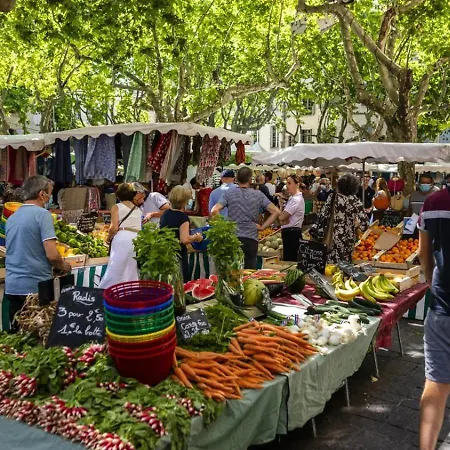 En Centre D'uzes * 于泽斯